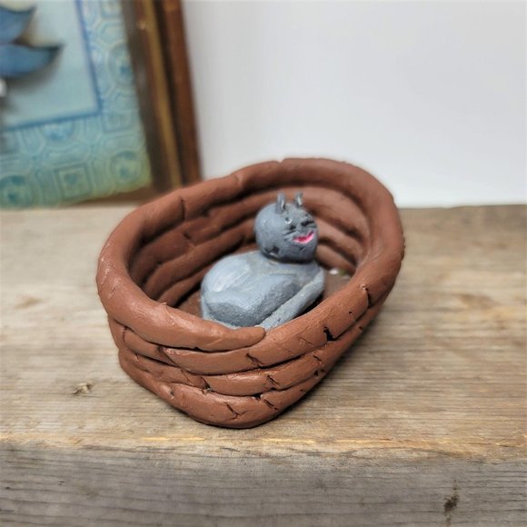 Gray Kitty Cat in Basket Figurine - Picture 3 of 10